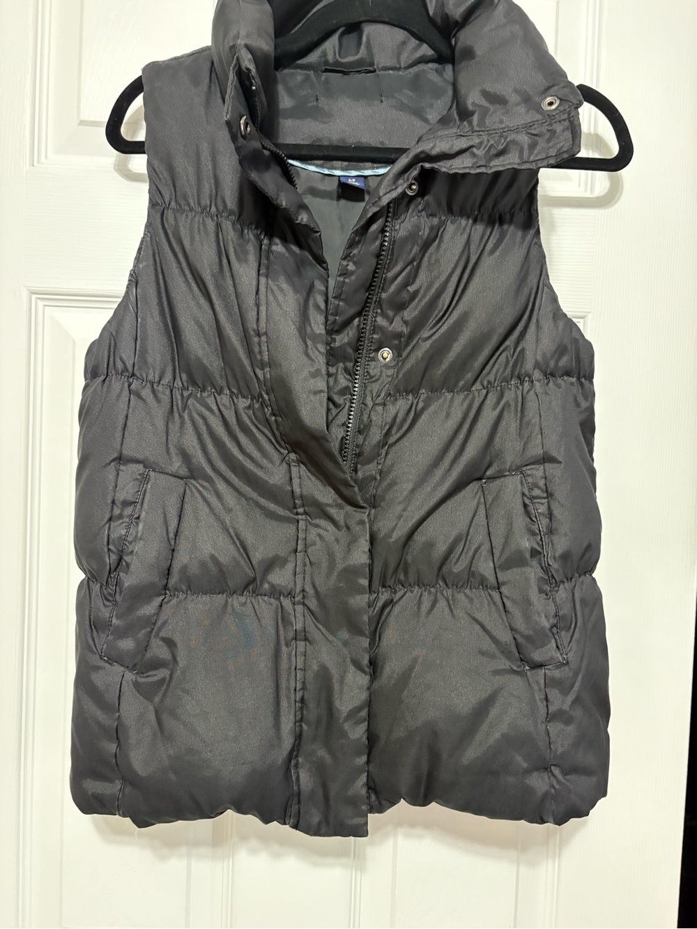 GAP Women's Dark Gray Quilted Puffer Vest